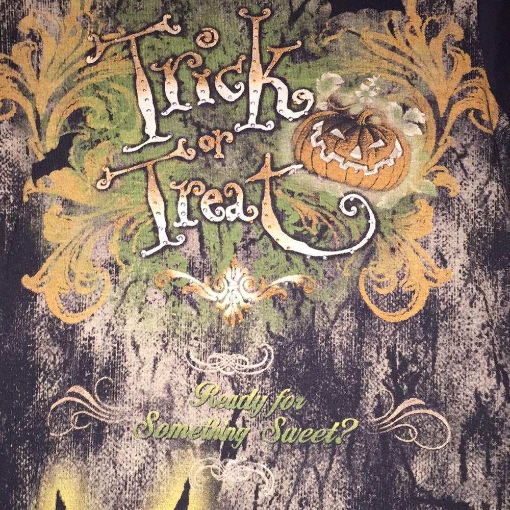 Trick or Treat Halloween Shirt 👻🕸🎃 - Picture 2 of 5